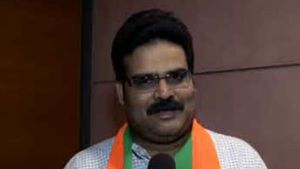 బీజేపీలో టీడీపీ బ్రాండ్ లీడర్‌పై సస్పెన్షన్ వేటు: లైన్‌లో మరికొందరు: భారీ ప్రక్షాళన దిశగా