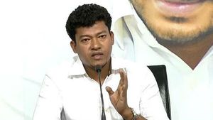  ధర్మాన వ్యాఖ్యలపై దుమారం.. ఎల్లో మీడియా వక్రీకరించిందన్న మంత్రి...తనపై గెలవాలని టీడీపీ నేతలకు సవాల్