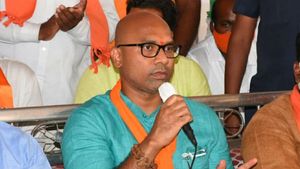 సిద్దిపేట సీపీకి వార్నింగ్, సిటీ పోలీసులకు కొశ్చన్స్, కాప్‌లపై అర్వింద్ గుస్సా.. నా పేరు అంటూ..