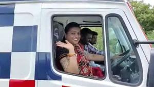  మరోసారి స్టీరింగ్ పట్టిన రోజా: 108 అంబులెన్స్ డ్రైవ్.. 10 అంబులెన్స్‌లు..