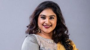 Bumper offer: నటి వనిత మూడో పెళ్లి మటాష్ !, నాలుగో అడుగుకు సిద్దం, త్వరలో తీర్థం ?, మస్త్ మసాల! 