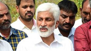 జాతకాలు చెప్పే విశాఖ ఆక్టోపస్‌కు ఆ మాత్రం తెలియదా? మేయర్‌గా ఉంటూ పార్కుల ఆక్రమణ: సాయిరెడ్డి