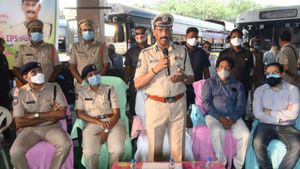 భూ వివాదాల జోలికి పోకండి .. ఆ రౌడీ షీటర్లపై పీడీ యాక్ట్ పెట్టండి : వరంగల్ సీపీ వార్నింగ్