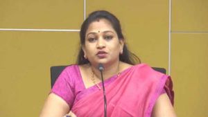 మంత్రికి తెల్లరేషన్ కార్డ్.. కానీ రైతులు విమానాల్లో వెళ్లొద్దా.. టీడీపీ అనిత నిప్పులు