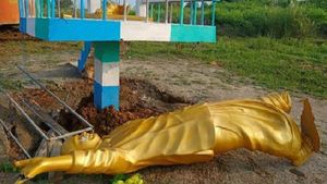 వైఎస్ఆర్ విగ్రహాం ధ్వంసం: శ్రేణుల ఆందోళన, సిక్కోలులో ఉద్రిక్త పరిస్థితి..