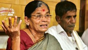 Bengaluru: ఐఏఎస్ తల్లి ఎంట్రీతో సీన్ రివర్స్, బీజేపీకి చెమటలు, RRN పడుతుందా ? ఉప ఎన్నికల్లో! 