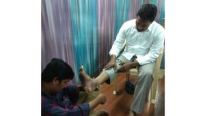 జగన్‌ కాళ్లకు కట్టుకట్టిన డాక్టర్‌కు తిరుపతి ఎంపీ టికెట్ : దుర్గా ప్రసాద్ ఫ్యామిలీకి ఎమ్మెల్సీ