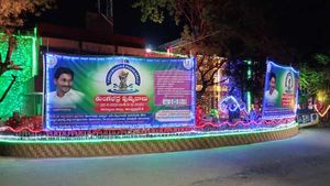 పుష్కరాలకు కర్నూలు ముస్తాబు: భారీ బందోబస్తు: ఘాట్ల వివరాలివే: స్పెషల్ బస్సులు