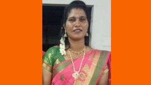 Lady inspector: మేడమ్ ముట్టుకుంటే రూ. లక్ష, టచ్ చేస్తే రూ. 30 వేలు, నల్లతంబికి మండింది, అంతే! 
