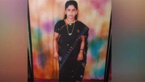 Alone Aunty: విదేశాల్లో కూతురు, రాత్రి ఆంటీని నగ్నంగా చేసి గొంతు కోసి, కసితీరా పొడిచి, రేప్ చేసి ! 