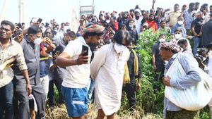 హైదరాబాద్ వరద బాధితుల్లా కాదు, రైతులను ఆదుకోవాలి: పవన్ కళ్యాణ్, వైసీపీ ఎమ్మెల్యే తండ్రి వేదన