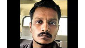  ప్రియుడి పొందు కోసం నర్సు దురాగతం:  బాత్రూంలో మహిళల వీడియోలు తీసి పంపింది, అతడు..