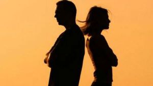 Wife Plan: కసిగా రగిలిపోయిన కాంచనా, భర్తకు టైమ్ లేదు, ప్రియుడి ఎంట్రీతో మాస్టర్ ప్లాన్, కొడితే !