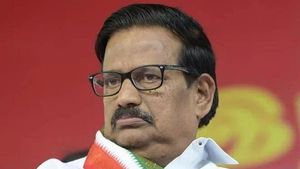 టీఎన్‌ పీసీసీ అధ్యక్షుడికి కరోనా వైరస్: ఆసుపత్రిలో చేరిక: ఎన్నికల వేళ..కలకలం