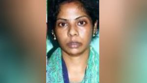 Illegal affair: భర్త ఫ్రెండ్, భార్య ప్లాన్ A,B స్కెచ్, భవాని సూపర్ ప్లాన్, రసిక సామ్రాజ్యంతో సీన్ రివర్స్ ! 