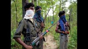 మావోయిస్టుల ధుశ్చర్య: కాంట్రాక్టర్ హత్య.. వాహనాలు ధ్వంసం..