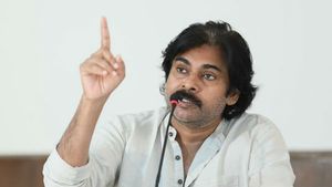 ఏలూరు ‘అస్వస్థత’పై పవన్ కళ్యాణ్ స్పందన: అదే కారణమంటూ జనసేనాని ఆందోళన