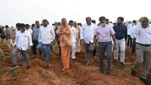 వైఎస్ జగన్ చిత్తూరు జిల్లా పర్యటన వాయిదా: 25కు బదులుగా: ఇళ్ల పట్టాల పంపిణీ
