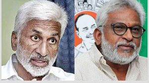 సాయిరెడ్డి స్ధానంలో బాబాయ్‌ ?- వైసీపీలో పెనుమార్పు - వీసా ఎక్స్‌పైర్‌ అంటూ టీడీపీ లీకులు