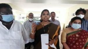 kaza toll plaza incident :    టోల్‌ప్లాజా ఘటనపై రేవతి వివరణ- సీసీ ఫుటేజ్‌కు డిమాండ్‌