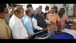 Riots: సీఎం సొంత జిల్లాలో మతఘర్షణలు, 62 మంది అందర్, కొడుకు ఎంట్రీతో టెన్షన్, కర్ఫ్యూ, ఏం జరిగింది! 