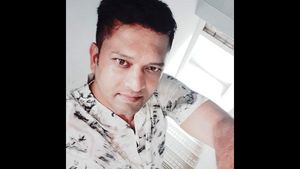 Gangster: 112 క్రిమినల్ కేసులు, ఎన్నికల్లో పోటీకి రెఢీ, దూలతీరింది ఎదవకి, 50 ఎకరాలకు లోన్, జల్సా! 