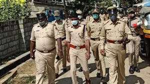  CM home town: కర్ఫ్యూ, 144 సెక్షన్ కొనసాగింపు, సొంత ఊరిపై సీఎం డేగకన్ను, ఆ రోజు వరకు అదే సీన్ ! 