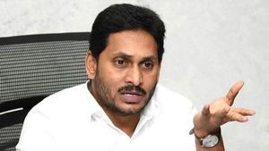 తీవ్రంగా స్పందించిన జగన్: ఉప ముఖ్యమంత్రికి ఫోన్‌కాల్: ఆ ఘటనపై ఆరా: సమగ్ర నివేదిక కోసం
