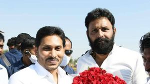 బూతుల మంత్రి అన్నా ఐ డోంట్ కేర్ , సీఎం జగన్ జోలికొస్తే ఊరుకోను .. కొడాలి నాని 