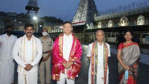 క్రైస్తవుడంటూ విమర్శలు వెల్లువెత్తుతోన్న వేళ.. తిరుమల శ్రీవారిని దర్శించిన ఏపీ డీజీపీ