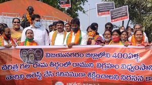 రామతీర్థంలో బీజేపీ దీక్ష భగ్నం... తెర పైకి కుట్ర కోణాలు... ఎప్పుడు ఏ టర్న్ తీసుకుంటుందో...?
