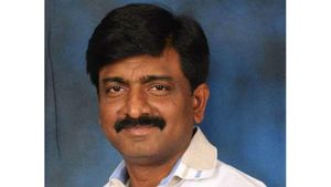 అంతర్జాతీయ నేరస్థుడిలా చెన్నై ఎయిర్‌పోర్ట్ రన్‌వేపైనేనా?: బీటెక్ రవి అరెస్ట్, చంద్రబాబు ఫైర్ 