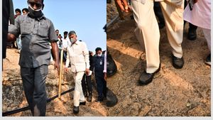దేవుడితో రాజకీయం: బూటుకాళ్లతో రామతీర్థానికి చంద్రబాబు: వైసీపీ నేతలు భగ్గు: ఘాటుగా సాయిరెడ్డి