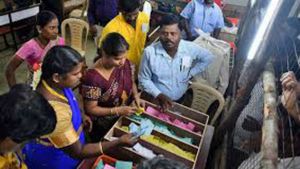 జగన్ రెడ్డి శిష్యుడు కాకర్ల ఎవర్ని చంపుతారు ? ఉద్యోగుల సంఘం అధ్యక్షుడి వ్యాఖ్యలపై టీడీపీ ఫైర్ 