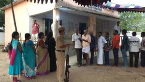 ఏపీ పంచాయితీ పోరు : గ్రామ వాలంటీర్లను టార్గెట్ చేస్తూ , తెర మీదకు  కొత్త డిమాండ్లు   