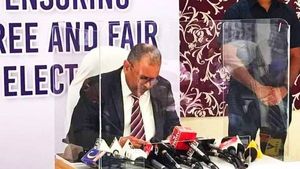 మీకో న్యాయం- ఓటర్లకో న్యాయమా ?- అద్దాల ఛాంబర్‌లో నిమ్మగడ్డ ప్రెస్‌మీట్‌పై వైసీపీ ట్రోలింగ్‌  