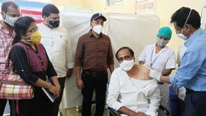 తెలంగాణలో కరోనా వ్యాక్సిన్ తీసుకున్న తొలి ఎమ్మెల్యే సంజయ్