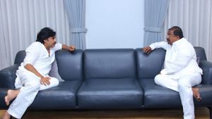 బీజేపీ-జనసేన పొత్తుకు సవాల్: ఇద్దరి టార్గెట్ అదొక్కటే: అయినా తొలి అడుగులోనే తడబాటు?