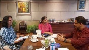జగన్ కు వైఎస్ వివేకా కుమార్తె షాక్ .. తండ్రి హత్యకేసులో సాయం కోసం 'సిస్టర్ అభయ కేసు' హక్కుల కార్యకర్తతో భేటీ 