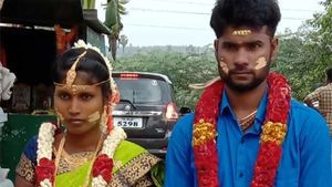  love marriage: ఫస్ట్ నైట్ గడ్డపార దించేసిన భర్త, ఒకే దెబ్బకు భార్య ఫినిష్, బెడ్ రూమ్ లో ఏం జరిగిదంటే !  