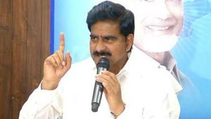  సీఎం జగన్ కనుసన్నల్లో బలవంతపు ఏకగ్రీవాలు , గ్రామాల్లో బెదిరింపుల పర్వాలు : దేవినేని ఉమ ఫైర్ 