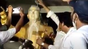భీమవరంలో ఉద్రిక్తత: అంబేద్కర్ విగ్రహానికి చెప్పులదండ: పాలాభిషేకం చేసిన వైసీపీ ఎమ్మెల్యే