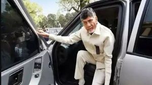 చంద్రబాబుకు డబుల్ షాక్ -కుప్పం టీడీపీలో ముసలం? -రాజీనామా బాటలో తమ్ముళ్లు! - ఇంకొద్ది గంటల్లో టూర్
