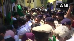 Farmers protest: లీడర్స్ రచ్చరచ్చ, మోదీ పలావ్ చేసి పంచేశారు, రెడ్డి ఫైర్, అరెస్టు! 
