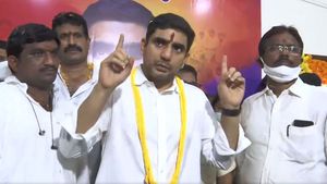 పంచాయతీ ఎఫెక్ట్: మంగళగిరిలో నారా లోకేష్: జగన్ రెడ్డి ఒత్తిడి వల్లే విశాఖ ఉక్కు ప్రైవేటీకరణ