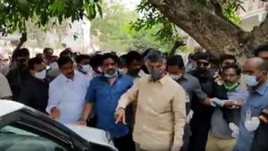 పట్టాభిని ఏం చేయదలచుకున్నారు: పులివెందుల రాజకీయాలిక్కడ చెల్లవ్: చంద్రబాబు