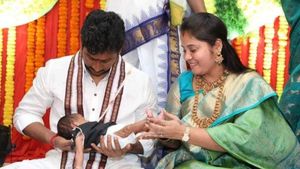 డిప్యూటీ సీఎం పుష్ప శ్రీవాణి కుమార్తె పేరు ఇదే: వైఎస్ కుటుంబంపై అలా అభిమానం