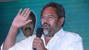 కేసీఆర్.. ఫెడరల్ ఫ్రంట్ ఏర్పాటు చేయండి: ఆర్ నారాయణమూర్తి