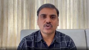  కాంగ్రెస్‌ గూటికి వైసీపీ- జగన్ పాలన ఇందిర ఎమర్జెన్సీలాంటిదే- బీజేపీ నేత షాకింగ్‌ 