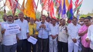  విశాఖలో మొదలైన ఉక్కు ఉద్యమం .. ప్రైవేటీకరణ వద్దంటూ కార్మికుల ర్యాలీ, విపక్షాల మద్దతు 